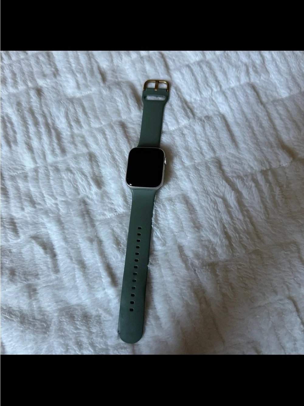 Apple SE Smartwatch with Green Silicone Band